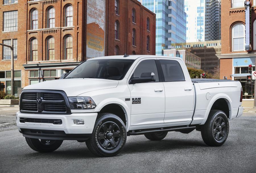  Dodge Ram 3500 Sport Night Crew Cab 2017 года  (фото 1 из 9)